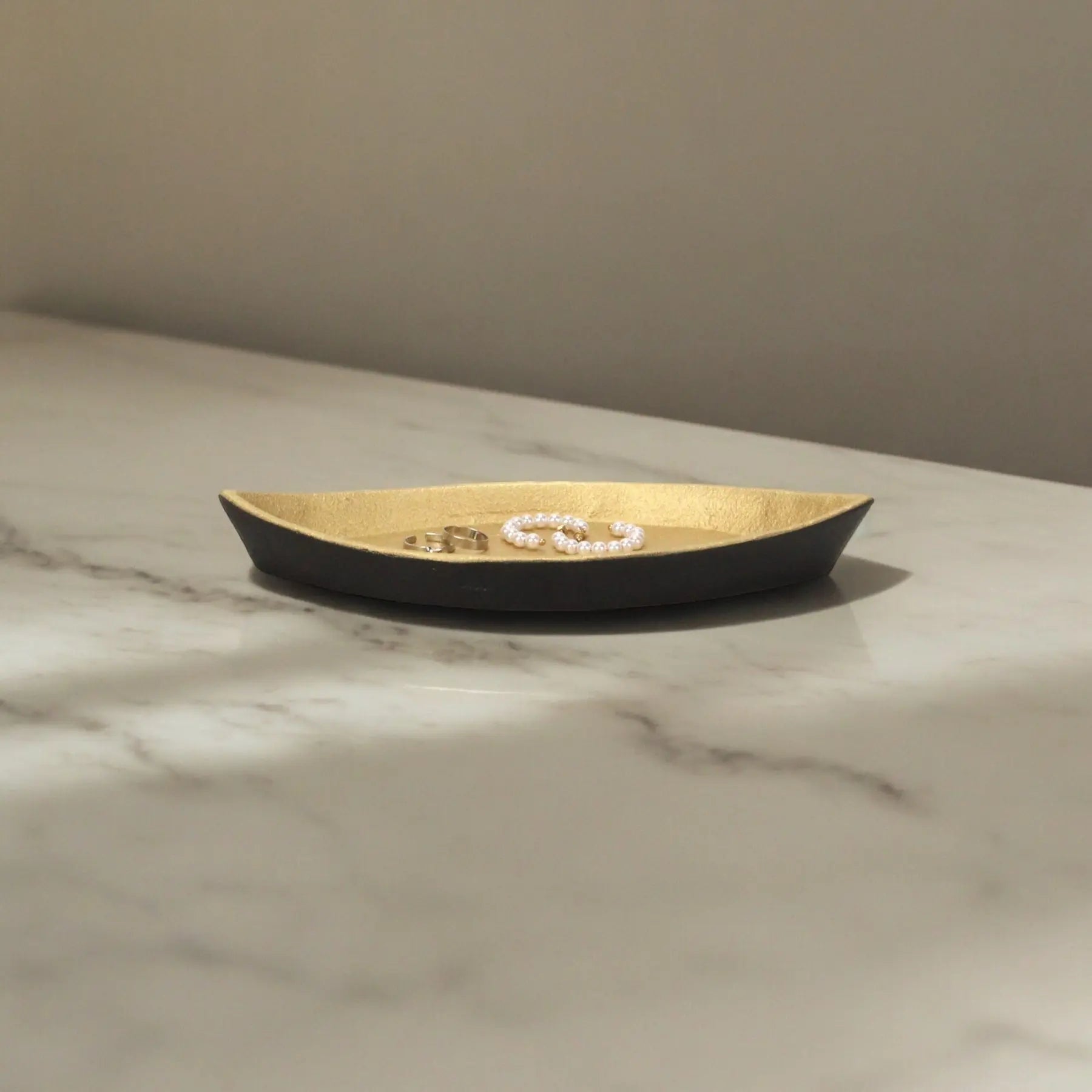 10" Black And Gold Cast Iron Oval Boat Shaped Tray Homeroots Kitchen & Dining