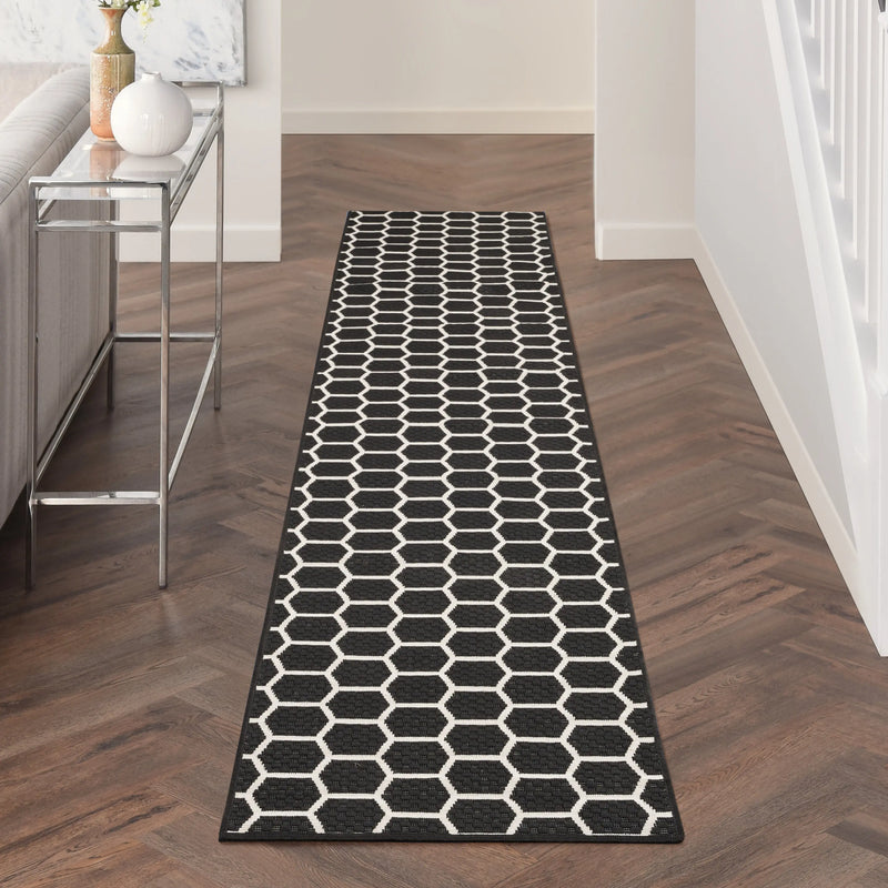 10' Black And Ivory Geometric Indoor Outdoor Runner Rug Homeroots Outdoor