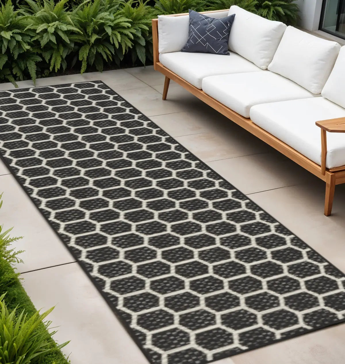 10' Black And Ivory Geometric Indoor Outdoor Runner Rug Homeroots Outdoor