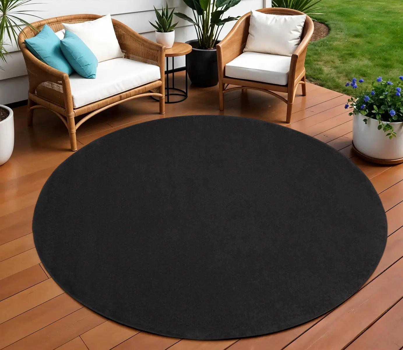 10' Black And Ivory Round Indoor Outdoor Area Rug Homeroots Outdoor