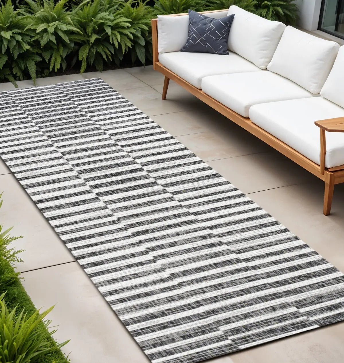 10' Black And Ivory Striped Indoor Outdoor Runner Rug Homeroots Outdoor