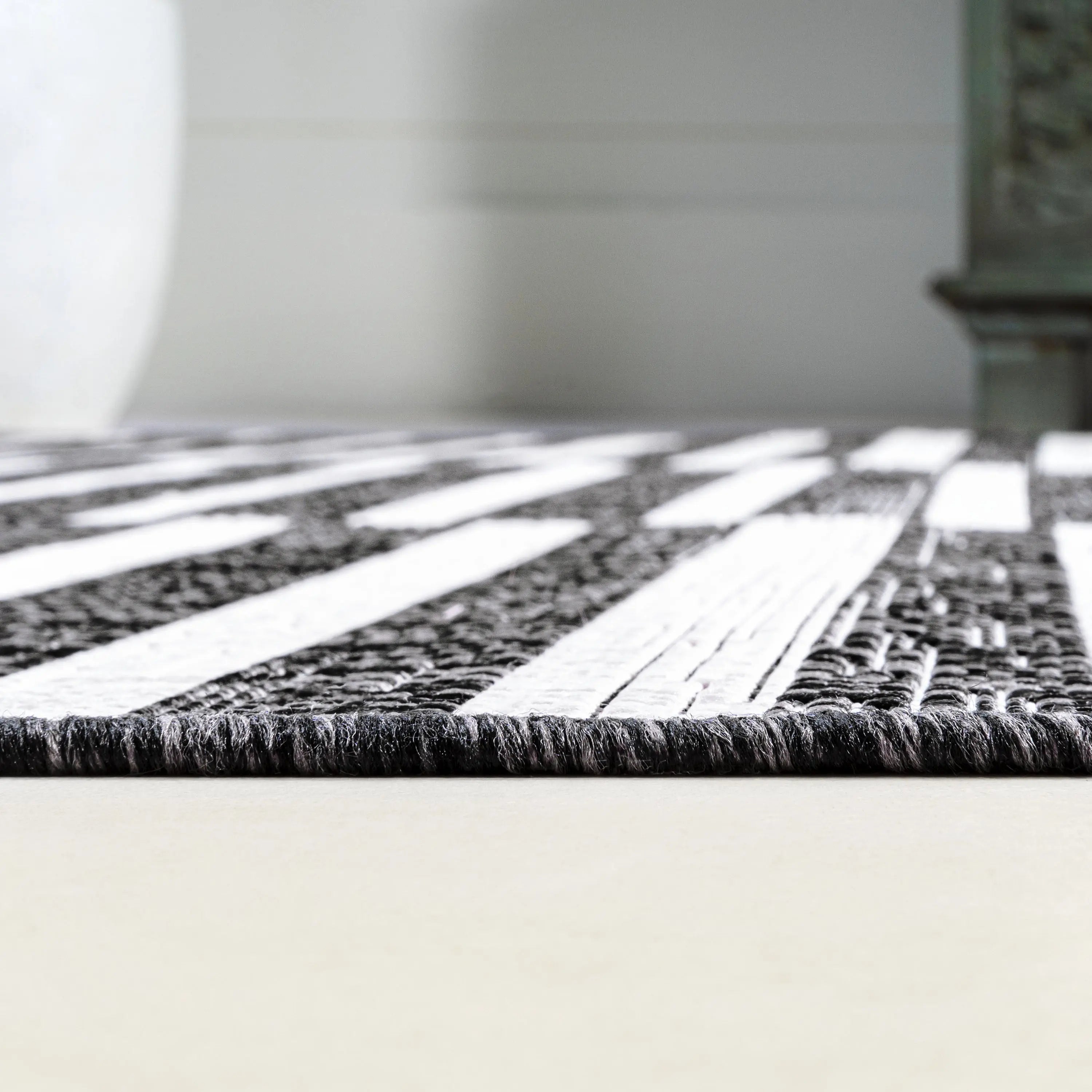 10' Black And Ivory Striped Indoor Outdoor Runner Rug Homeroots Outdoor