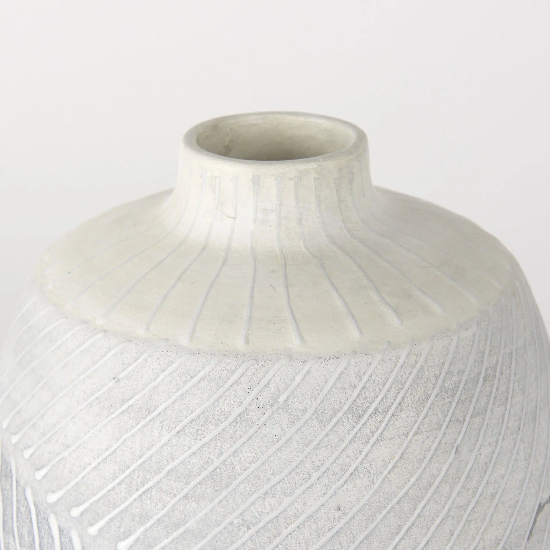 10" Gray And White Ombre Ceramic Round Table Vase Homeroots Home Decor