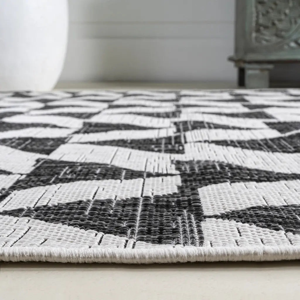 10' Ivory And Black Geometric Indoor Outdoor Runner Rug Homeroots Outdoor