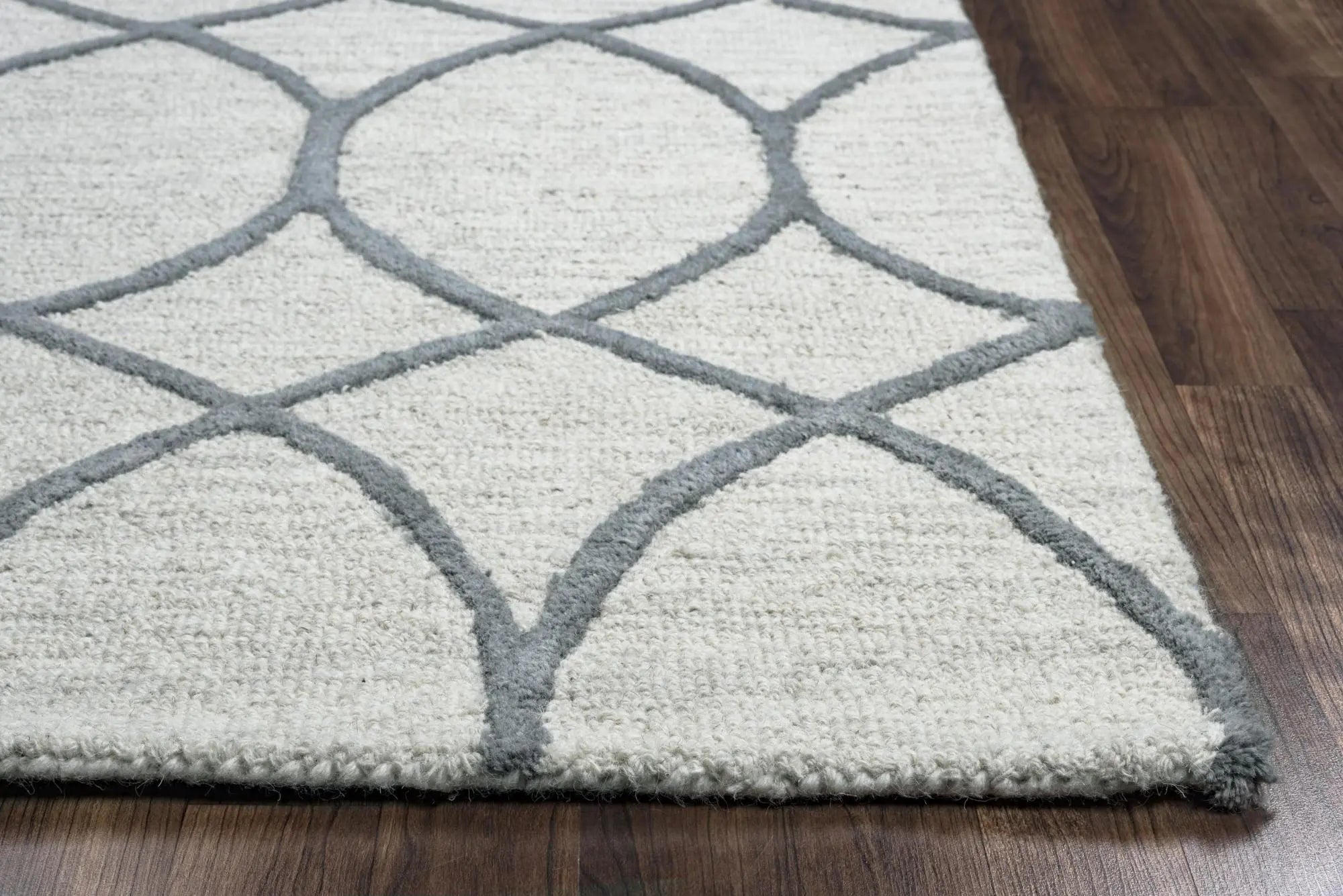 10' Ivory And Gray Wool Trellis Hand Tufted Round Rug Homeroots Home Decor