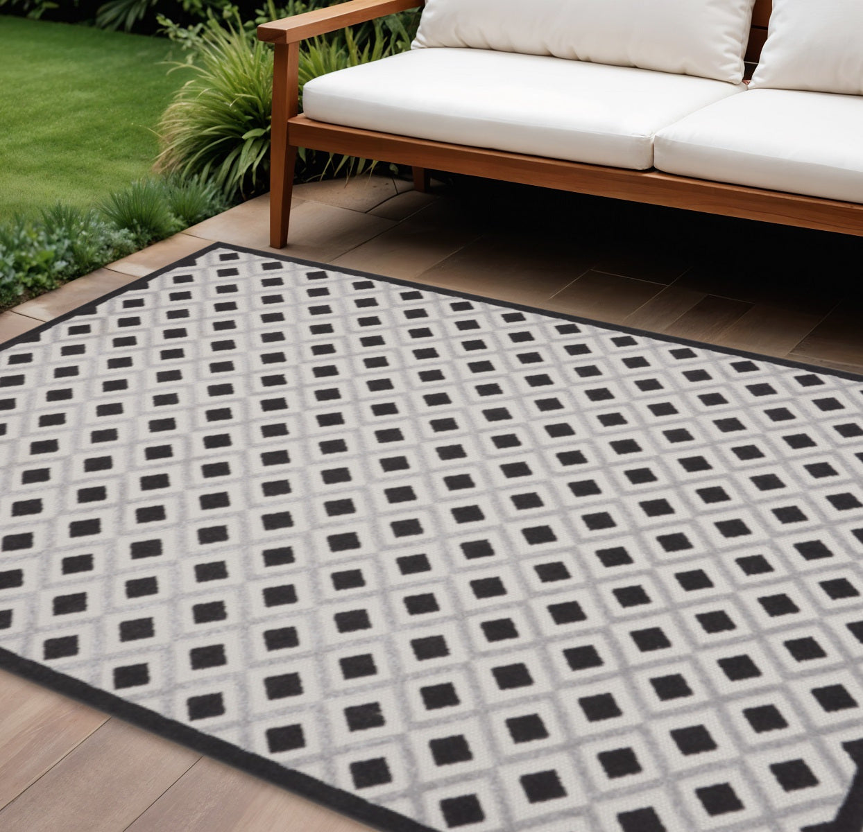 10' X 13' Black And White Indoor Outdoor Area Rug - GreatEagleInc