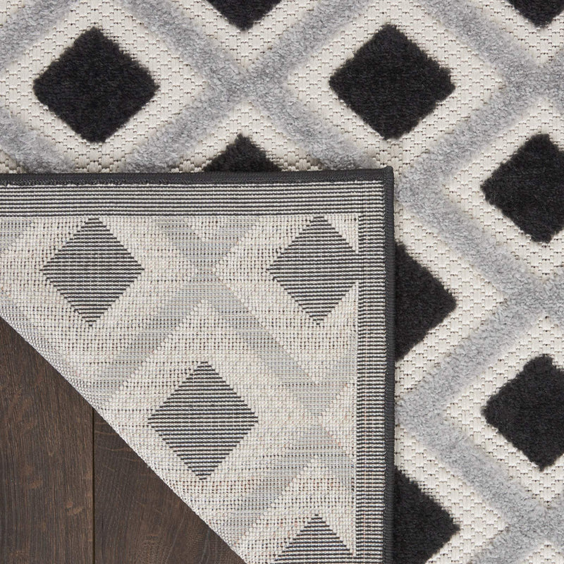 10' X 13' Black And White Indoor Outdoor Area Rug - GreatEagleInc