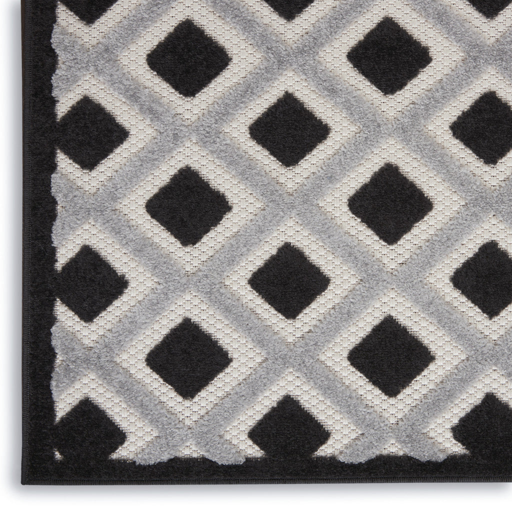 10' X 13' Black And White Indoor Outdoor Area Rug - GreatEagleInc