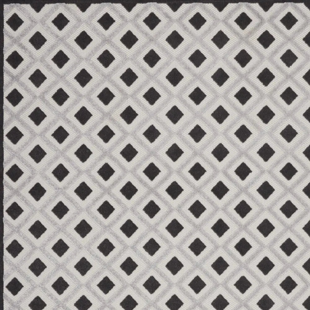 10' X 13' Black And White Indoor Outdoor Area Rug - GreatEagleInc