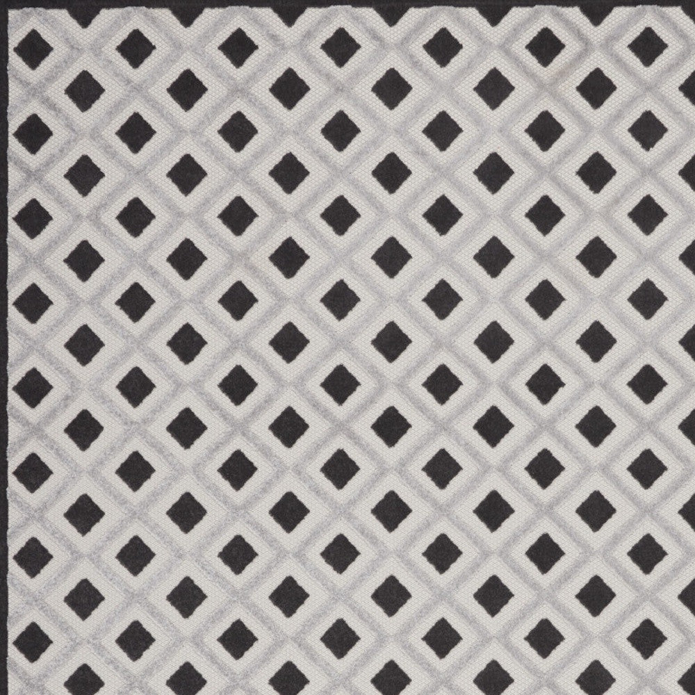 10' X 13' Black And White Indoor Outdoor Area Rug - GreatEagleInc