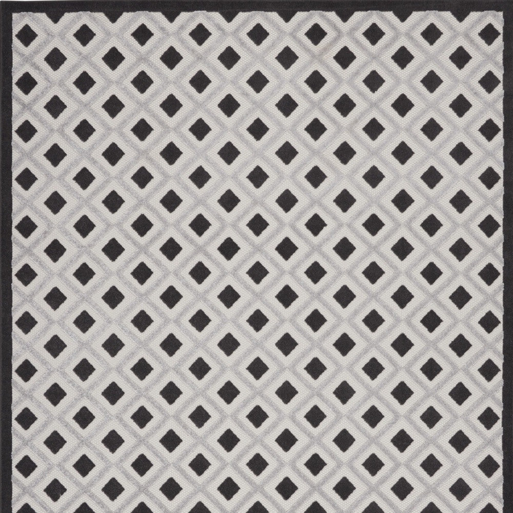 10' X 13' Black And White Indoor Outdoor Area Rug - GreatEagleInc