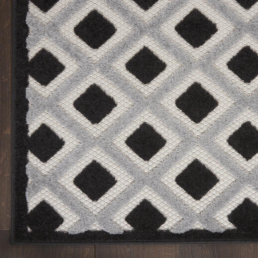 10' X 13' Black And White Indoor Outdoor Area Rug - GreatEagleInc