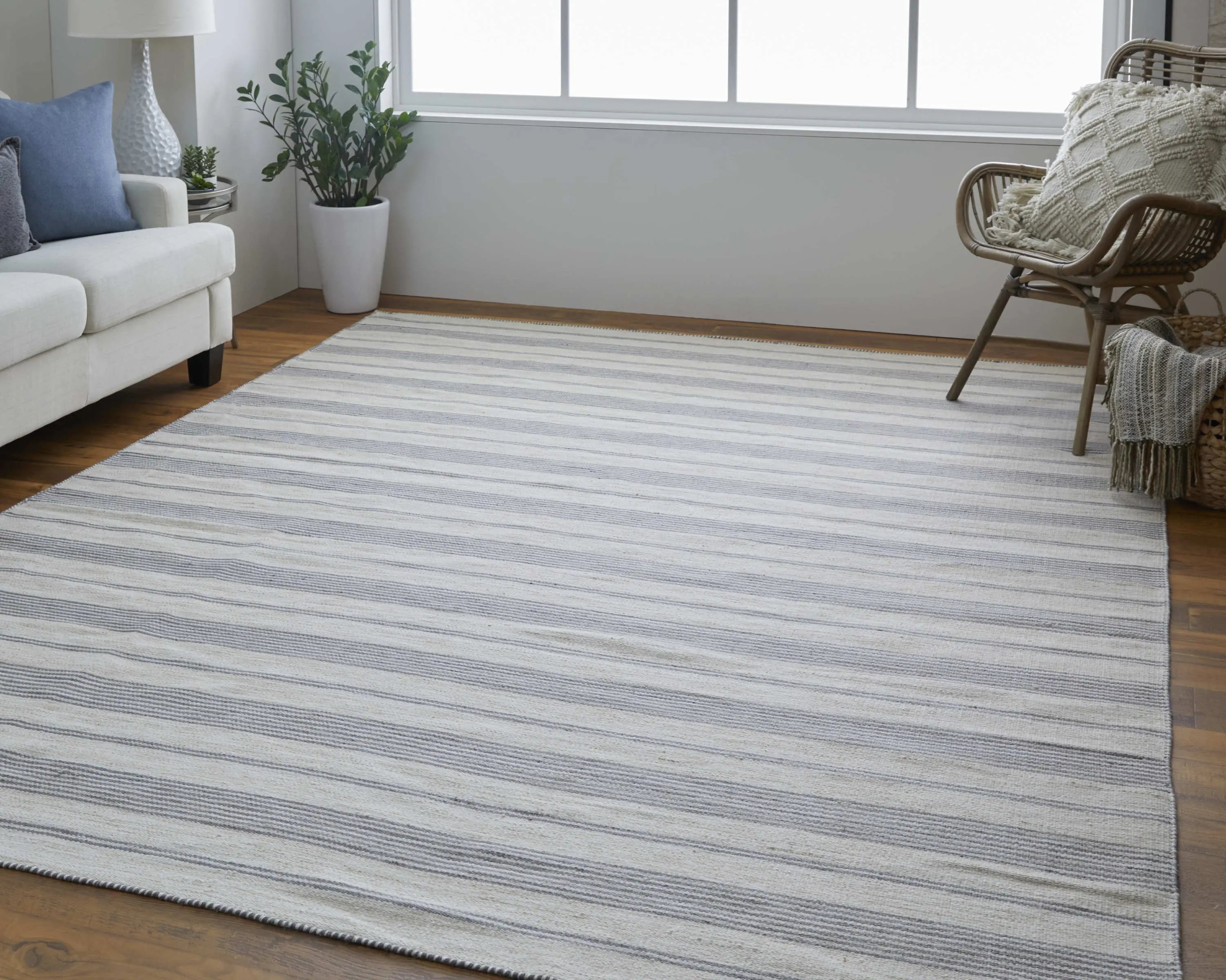 10' X 14' Gray And Ivory Striped Dhurrie Hand Woven Stain Resistant Area Rug Homeroots Outdoor