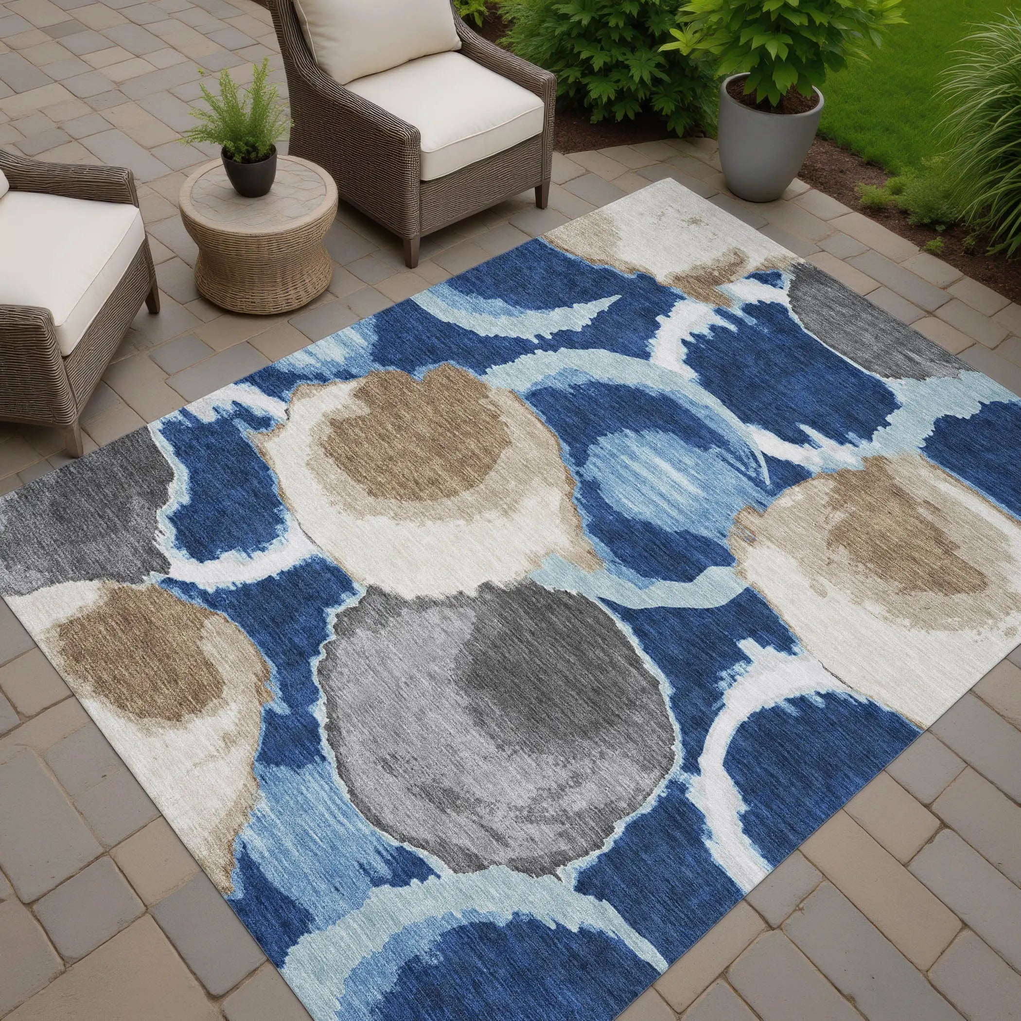 10' X 14' Navy Blue And Blue Abstract Washable Indoor Outdoor Area Rug Homeroots Outdoor