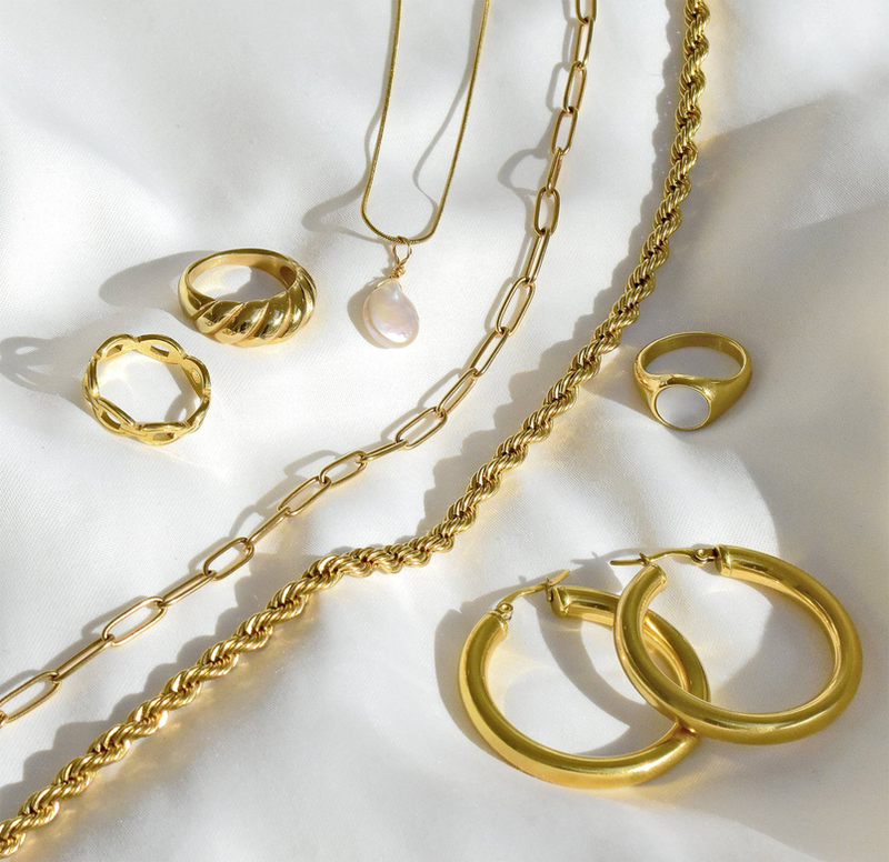 DEMI GOLD PEARL SIGNET RING Mai Desiree