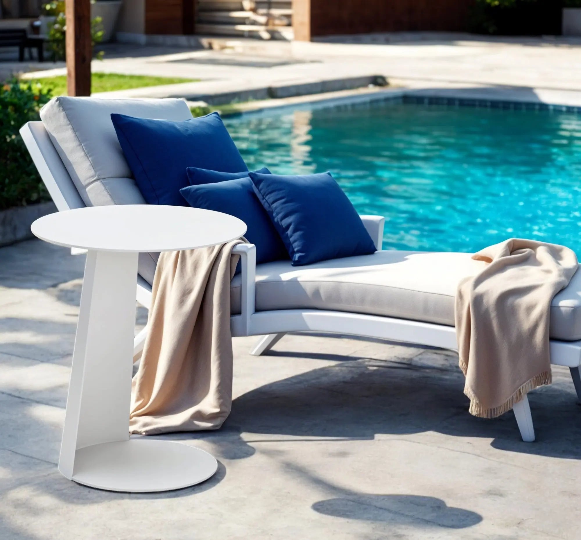 16" White Aluminum Rounded Outdoor Side Table Homeroots Outdoor