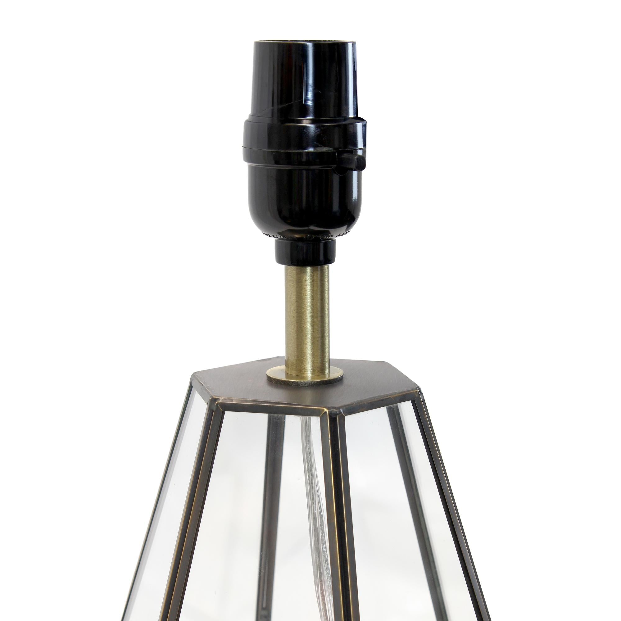 18" Clear And Brass Glass And Metal Geometric Table Lamp With Drum Shade Homeroots Lighting