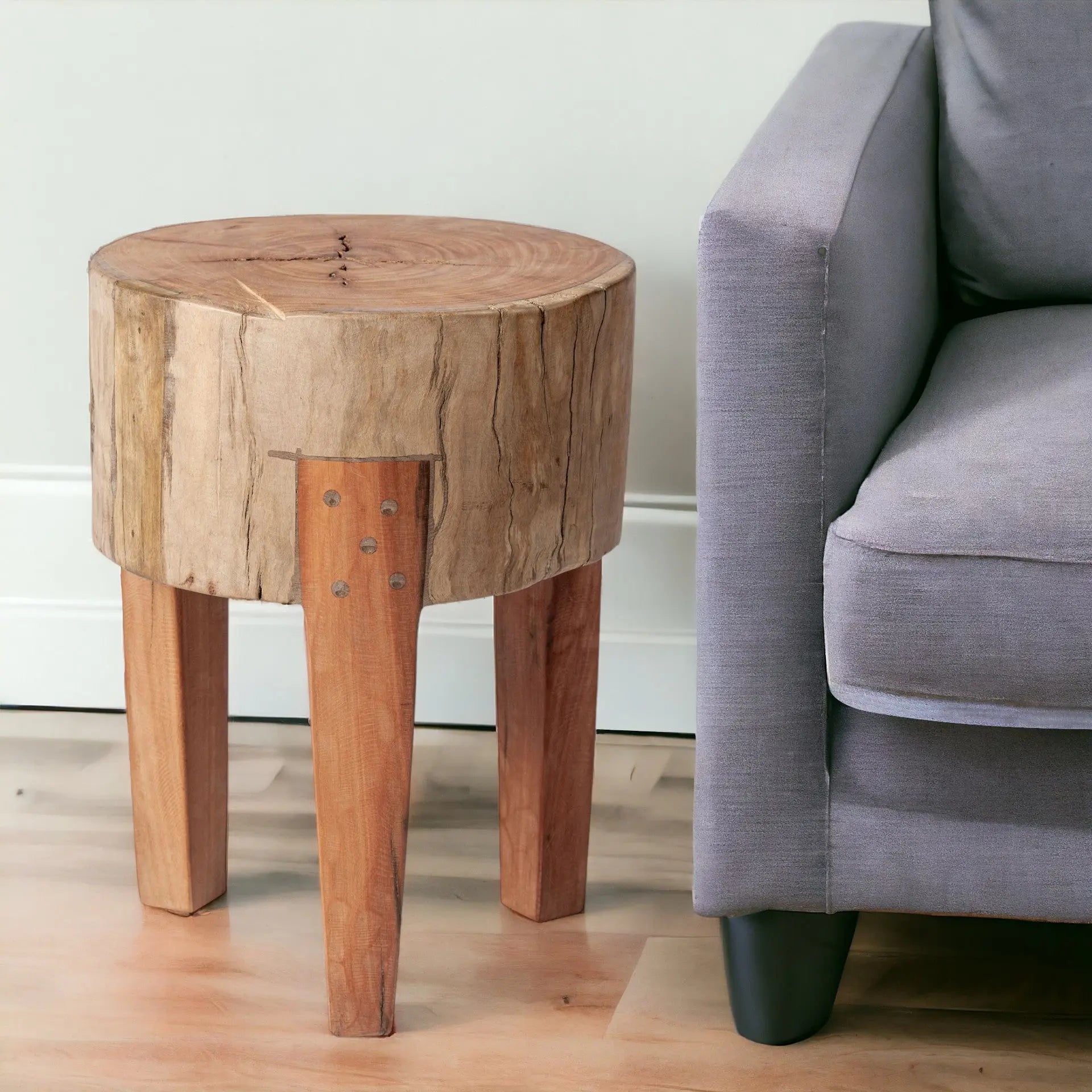 18" Dark Brown And Brown Distressed Reclaimed Wood Round End Table Homeroots Living Room