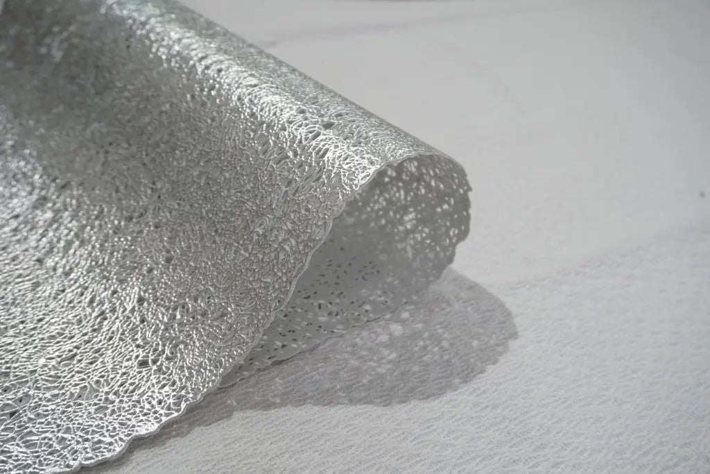 18" Set of Four Silver Vinyl Placemats Homeroots Kitchen & Dining