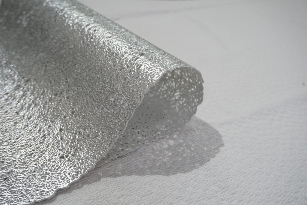 18" Set of Four Silver Vinyl Placemats Homeroots Kitchen & Dining