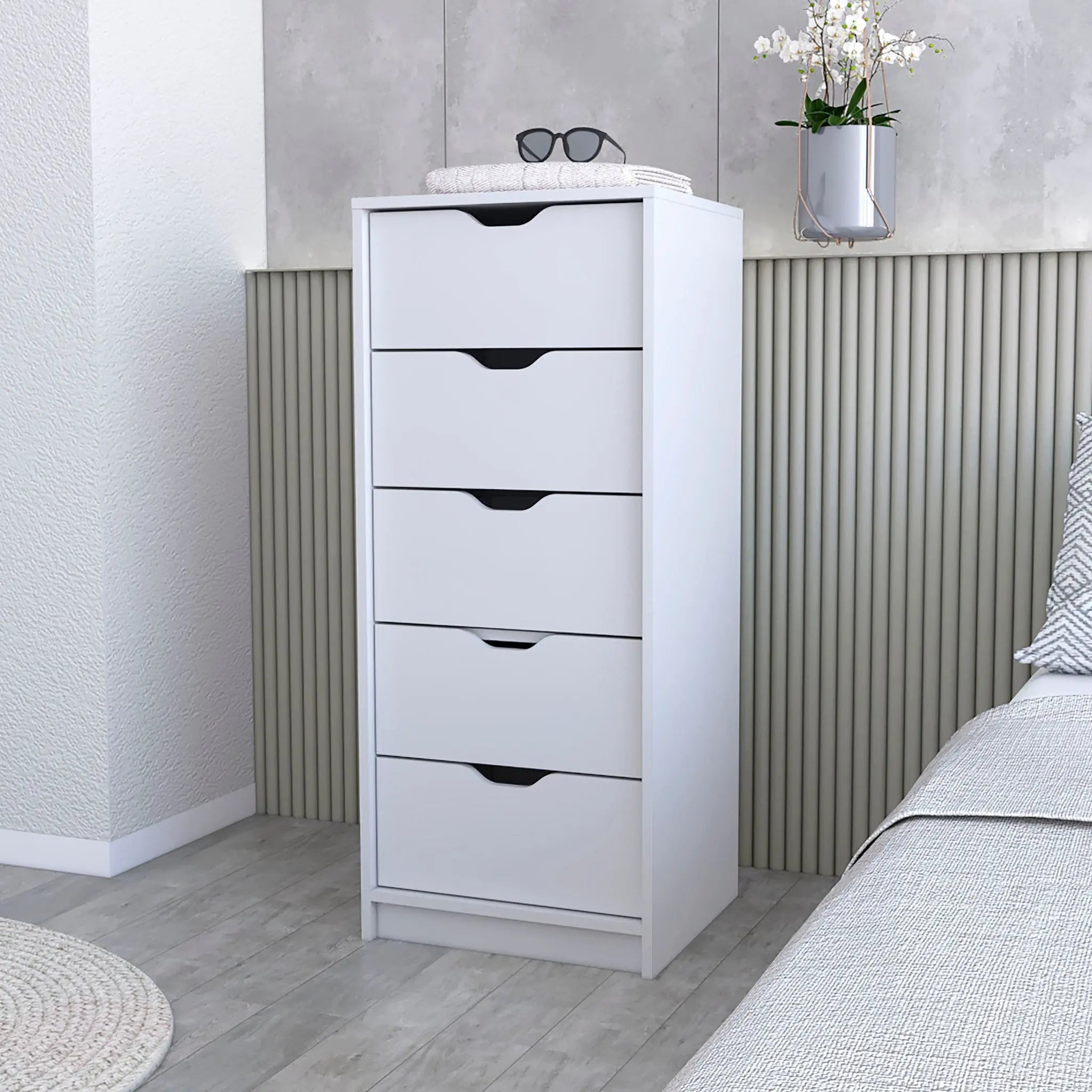 18" White Five Drawer Dresser Homeroots Bed & Bath