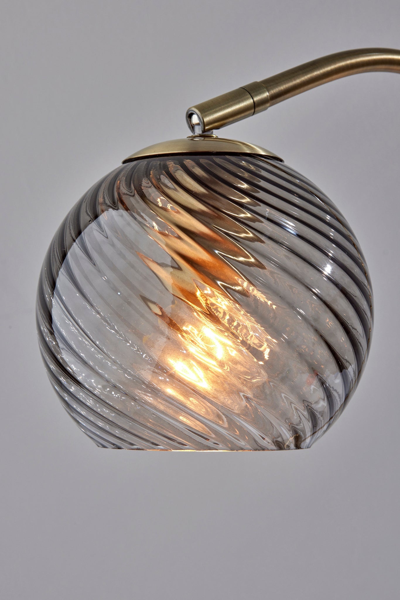19" Antiqued Brass Metal Desk Lamp With Light Gray Swirl Globe Shade - GreatEagleInc