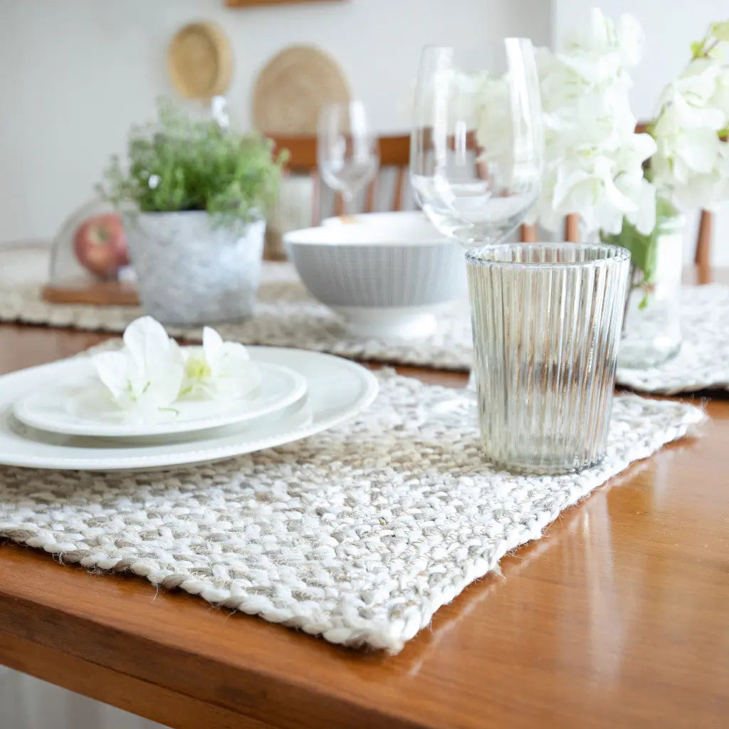 19" Set of Four Ivory And Natural Jute Placemats Homeroots Kitchen & Dining