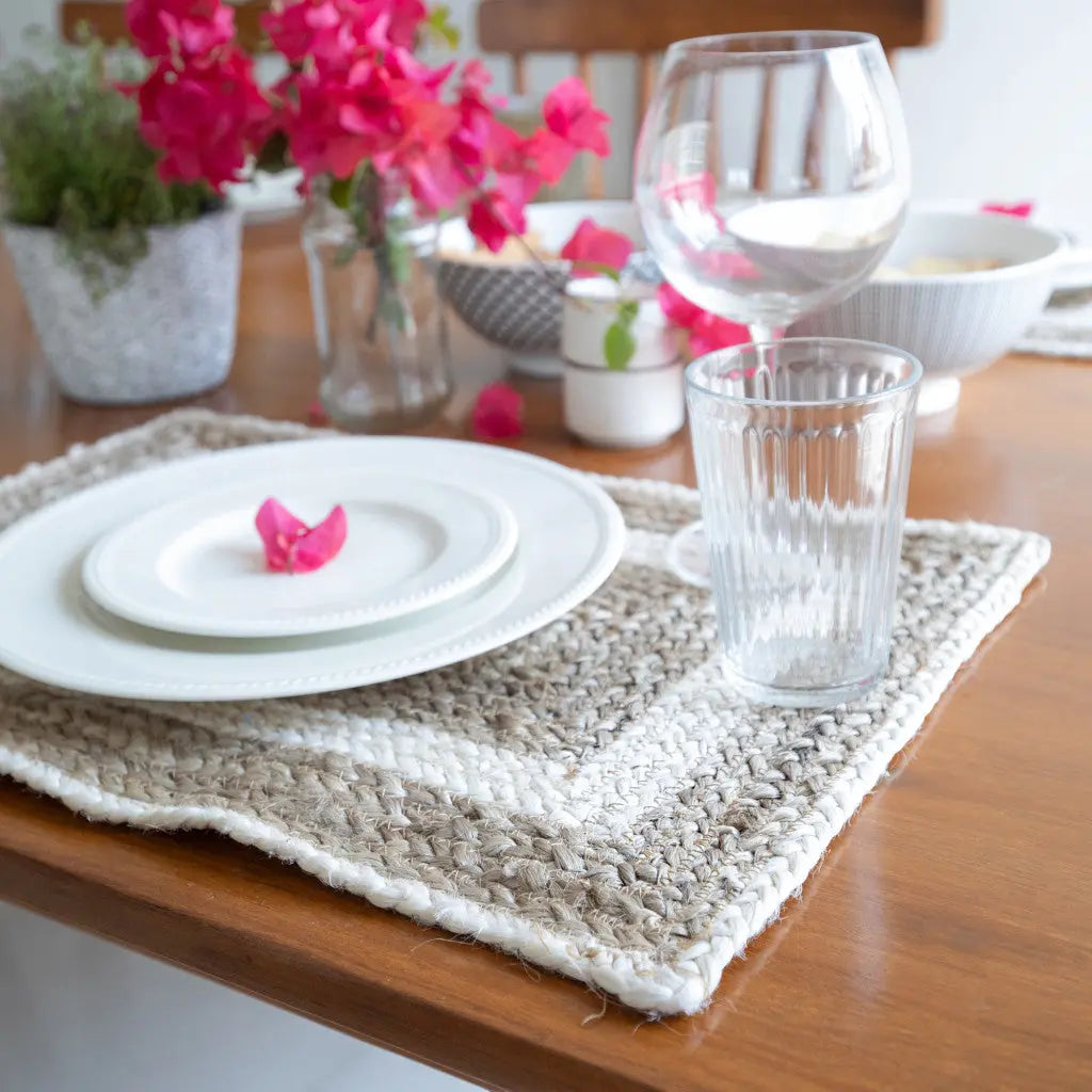 19" Set of Four Natural And Ivory Geometric Braided Jute Placemats Homeroots Kitchen & Dining