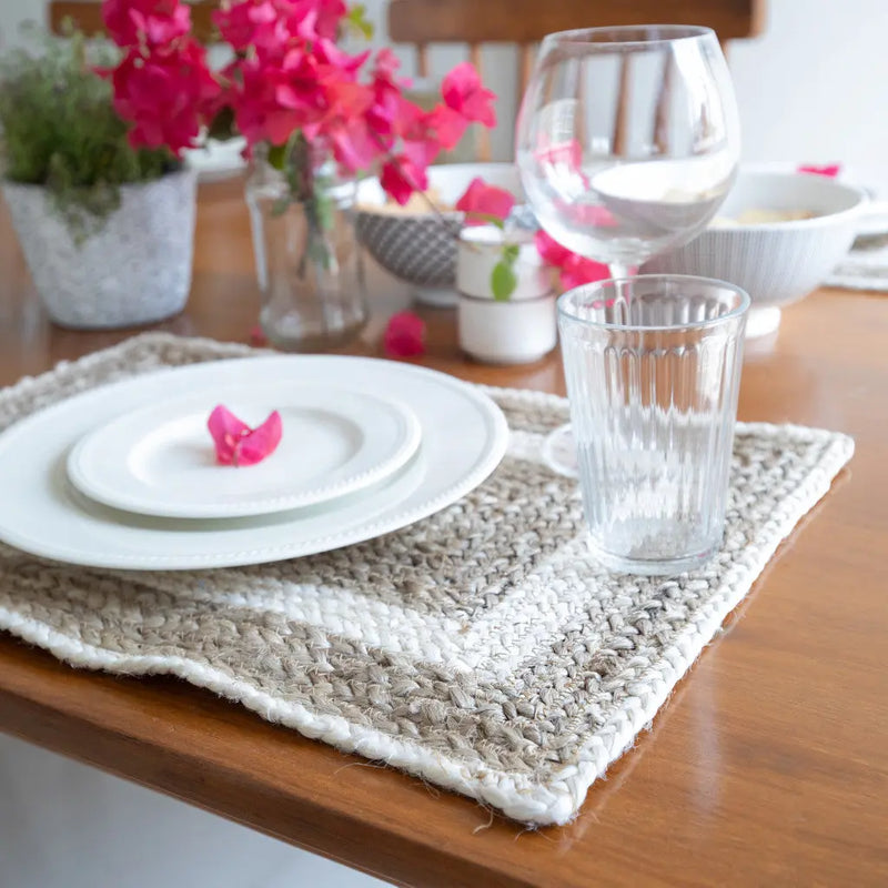 19" Set of Four Natural And Ivory Geometric Braided Jute Placemats Homeroots Kitchen & Dining