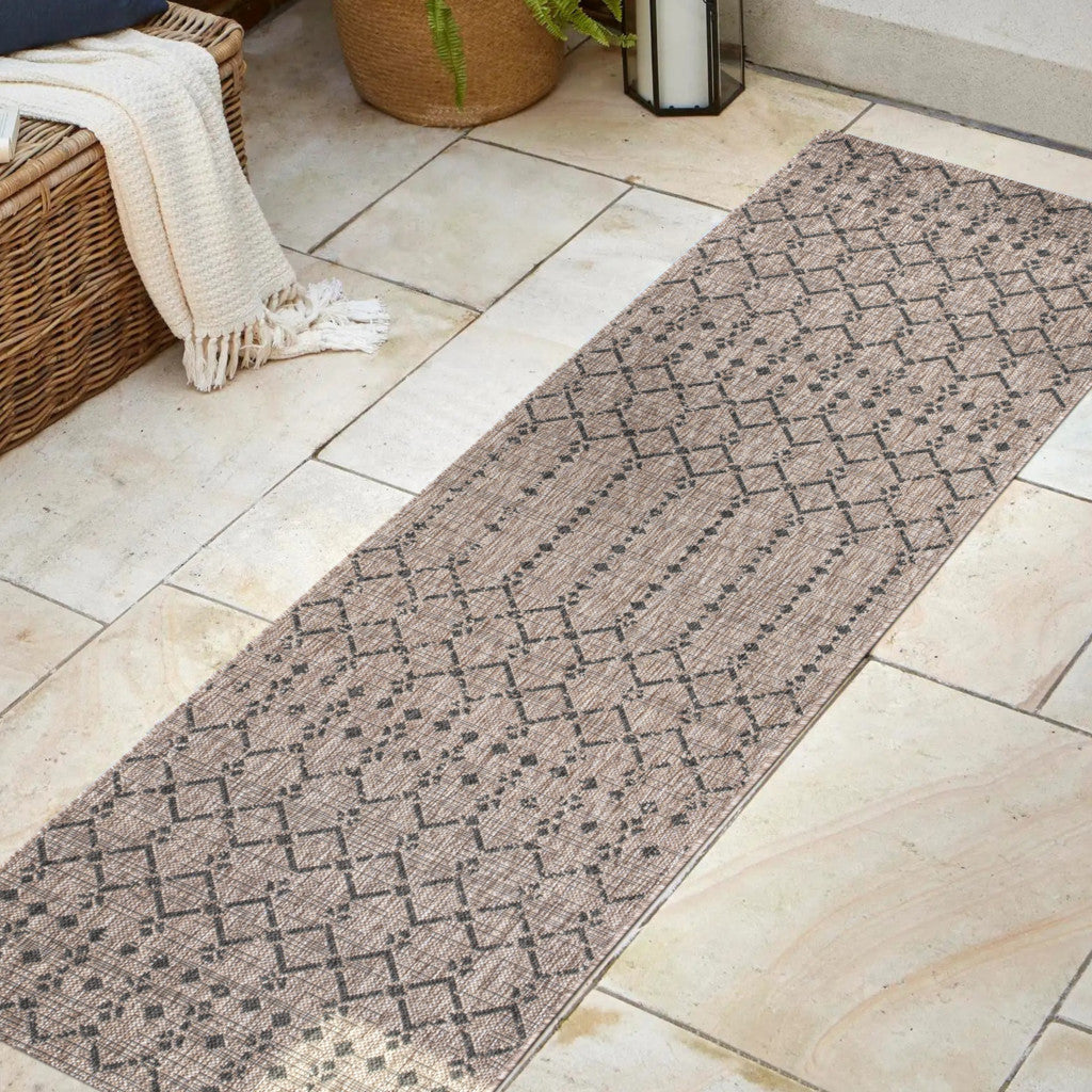 20' Natural And Black Trellis Indoor Outdoor Runner Rug - GreatEagleInc