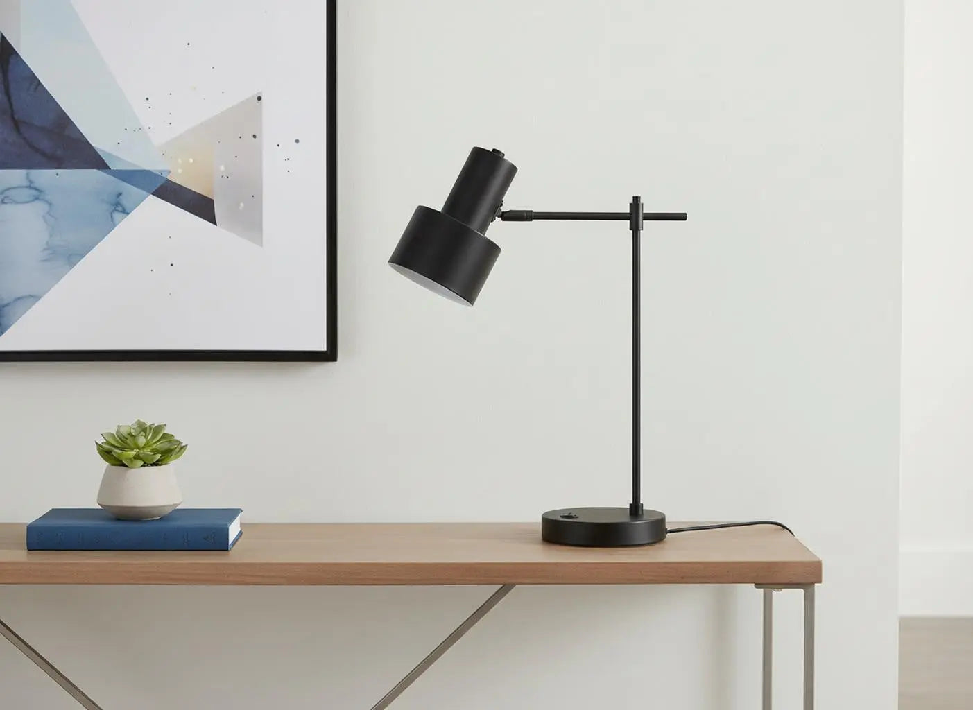 21" Black Metal Round USB Table Lamp With Black Drum Shade Homeroots Lighting
