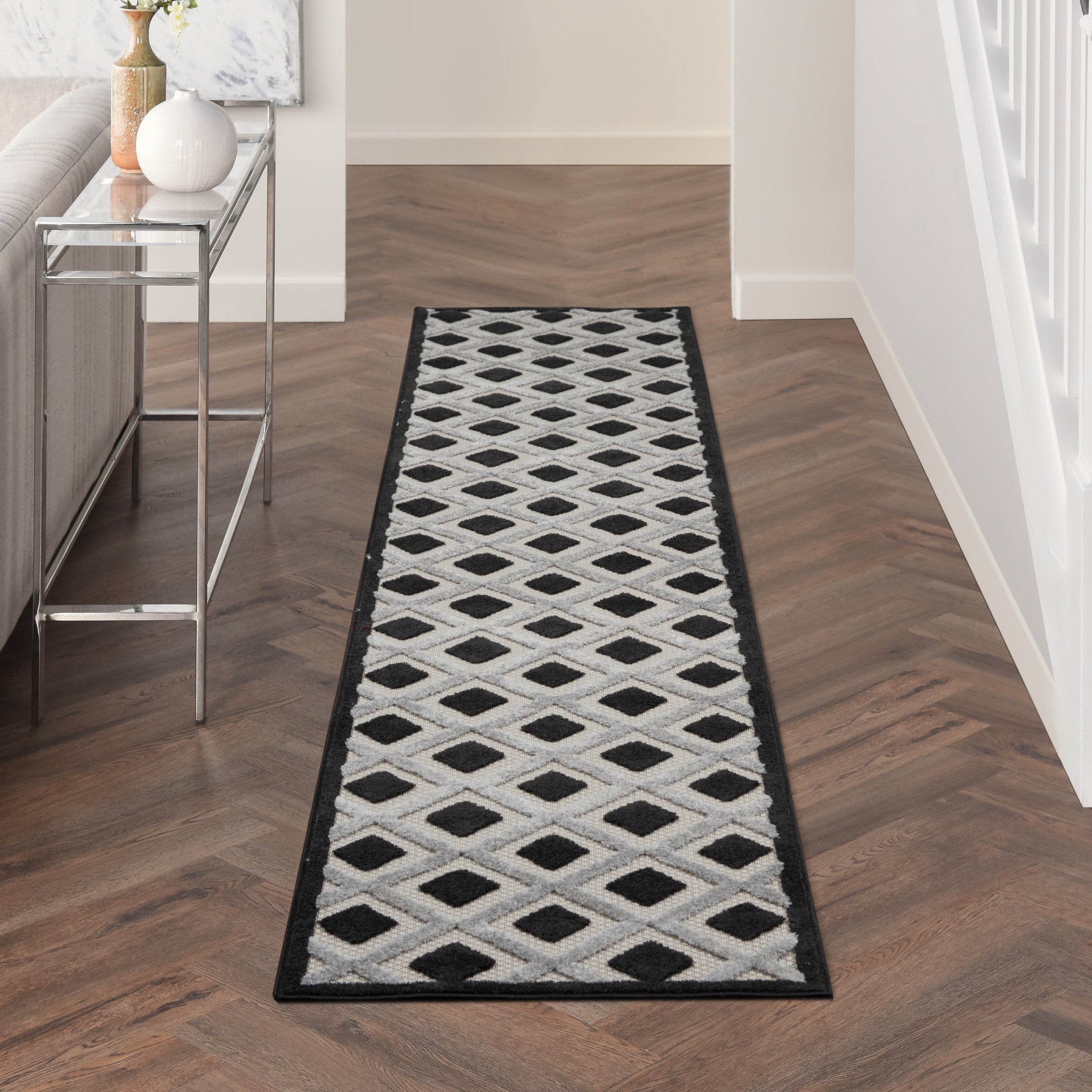 10' Black And White Indoor Outdoor Runner Rug - GreatEagleInc