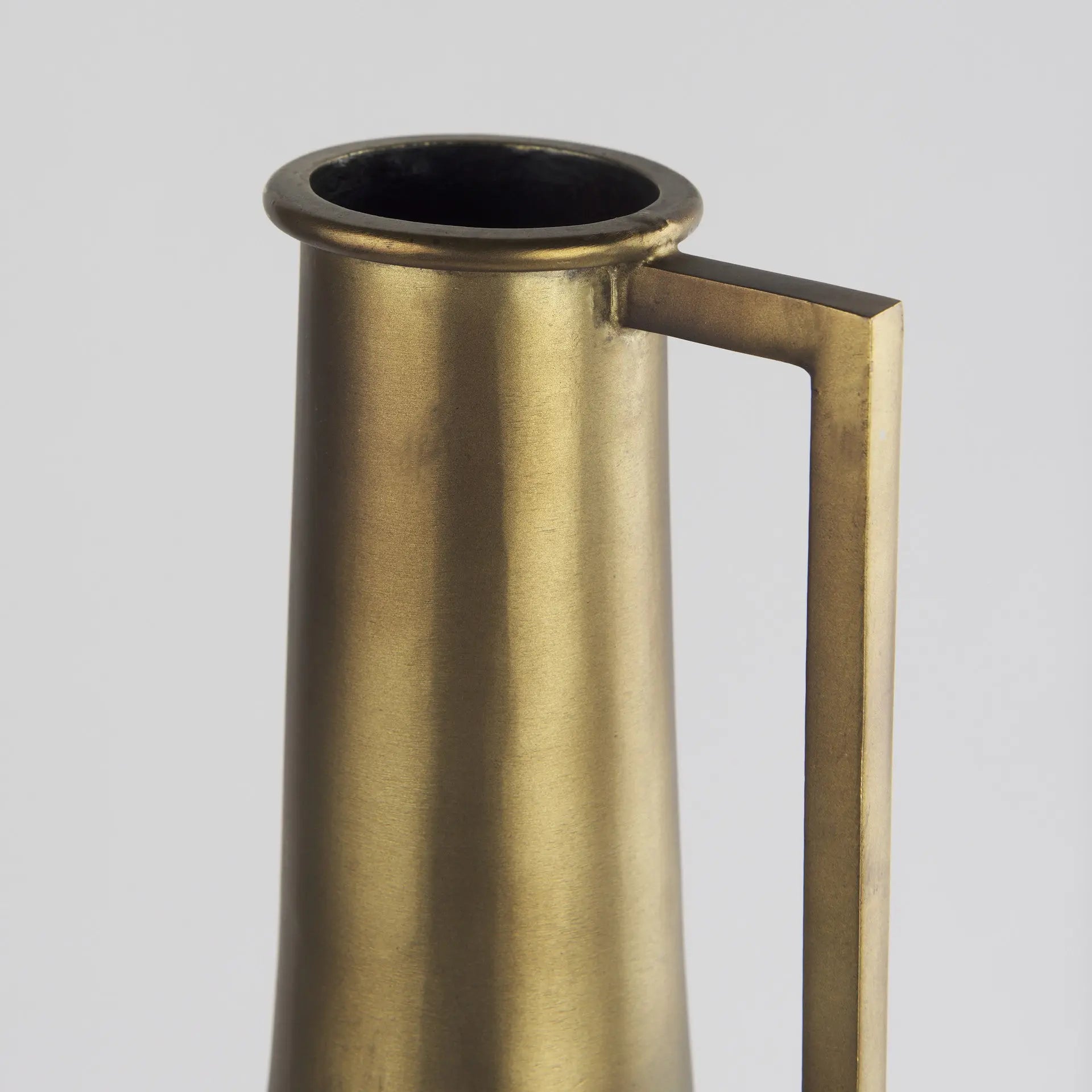 24" Gold Metal Table Vase Homeroots Home Decor