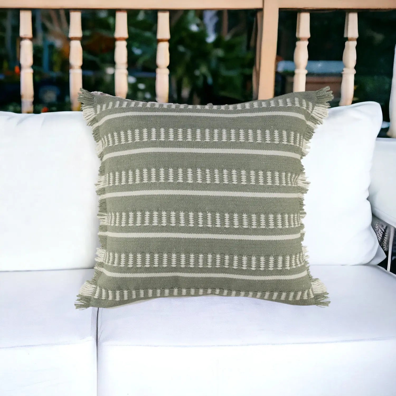 24" X 24" Green Zippered Coastal Indoor Outdoor Throw Pillow Homeroots Outdoor