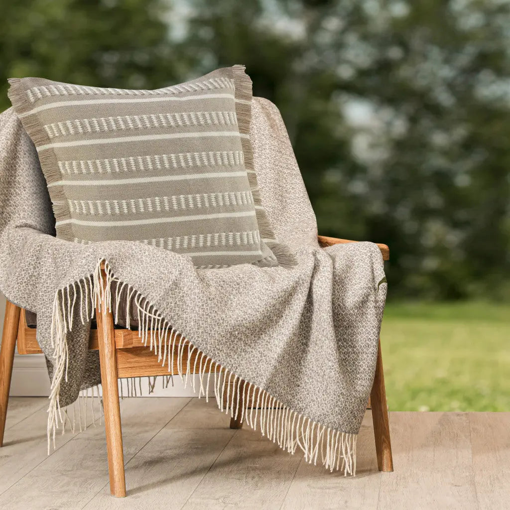 24" X 24" Tan Zippered Coastal Indoor Outdoor Throw Pillow Homeroots Outdoor