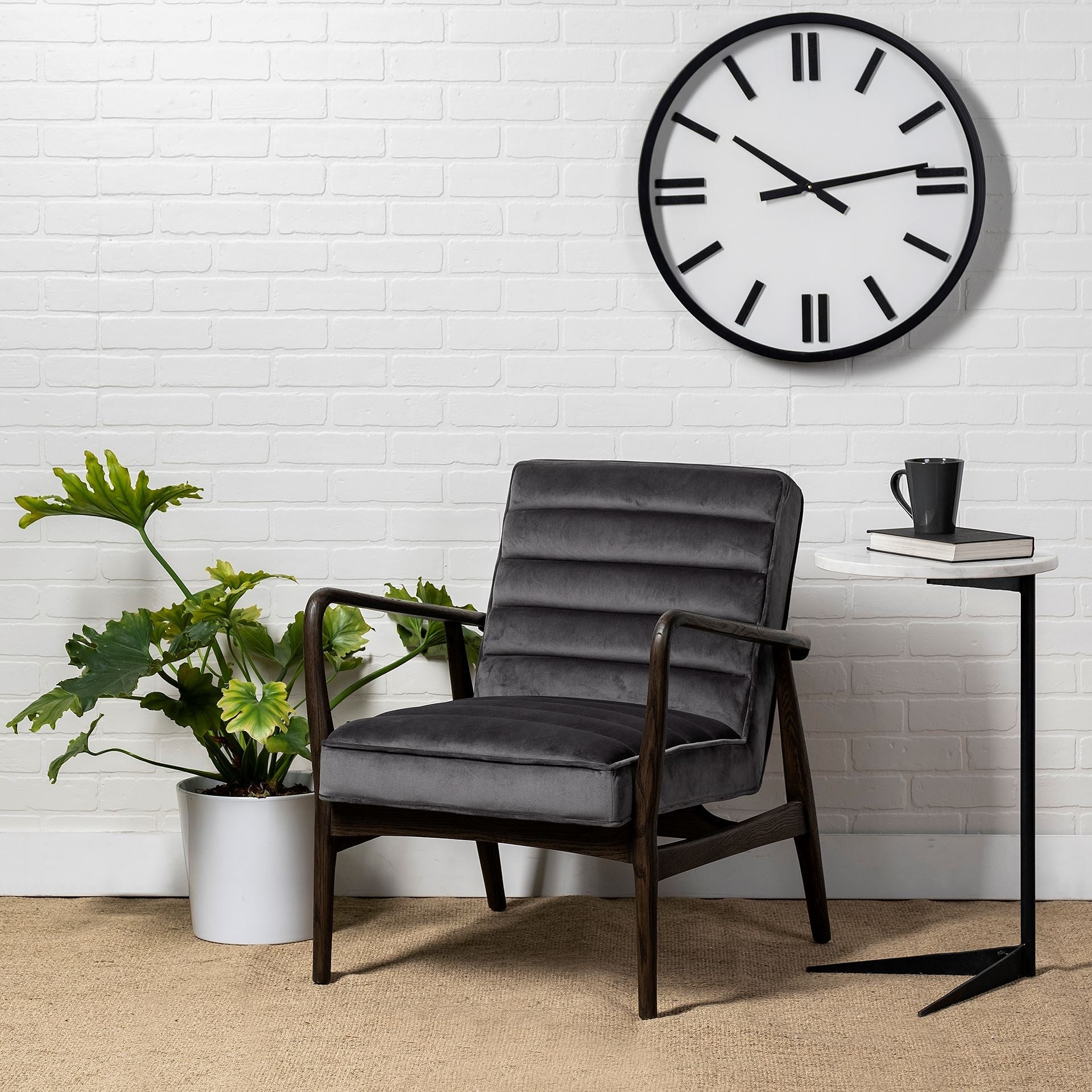 27" Black And White Marble Round End Table - GreatEagleInc