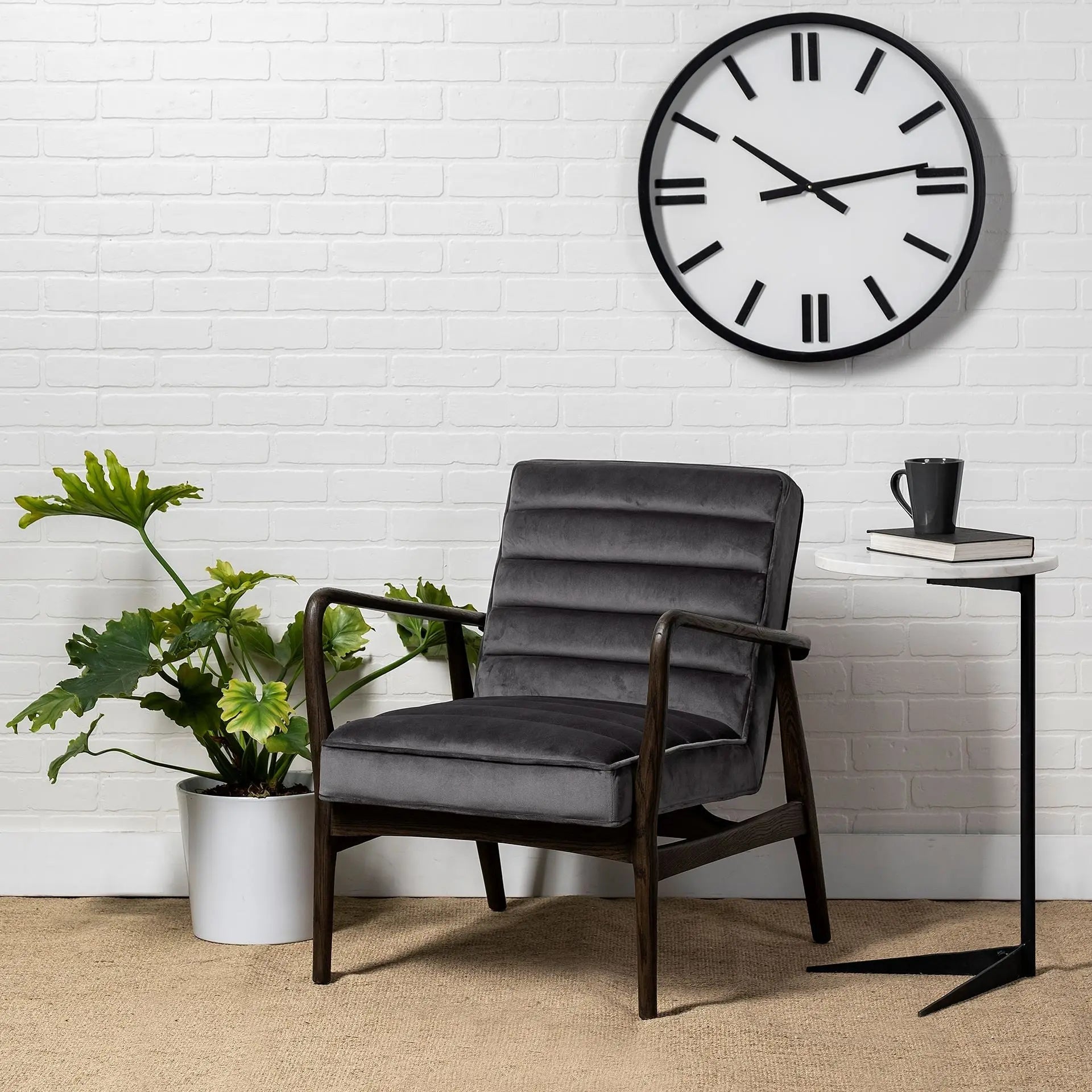 27" Black And White Marble Round End Table - GreatEagleInc