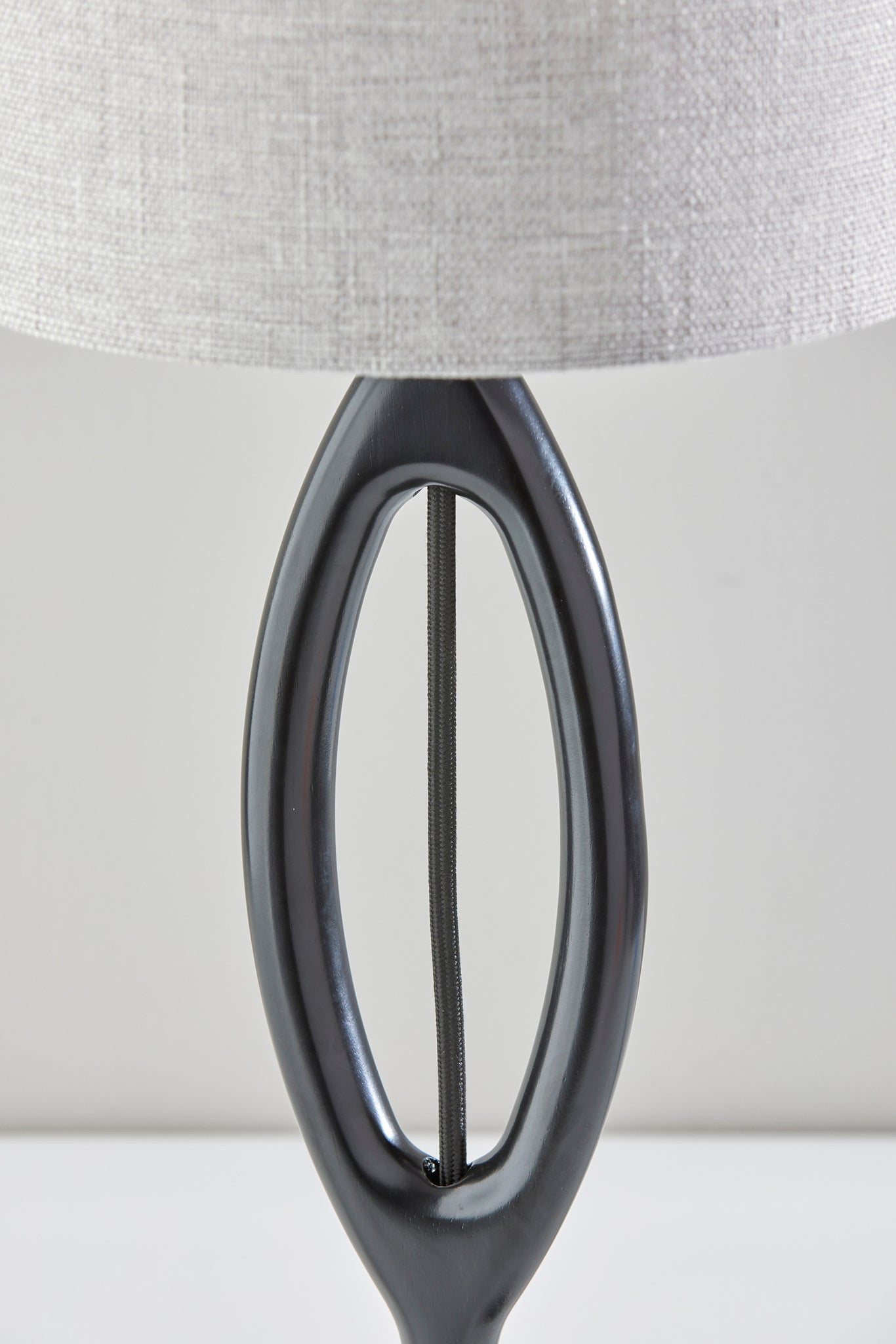 28" Black Solid Wood Round Table Lamp With Gray Drum Shade - GreatEagleInc