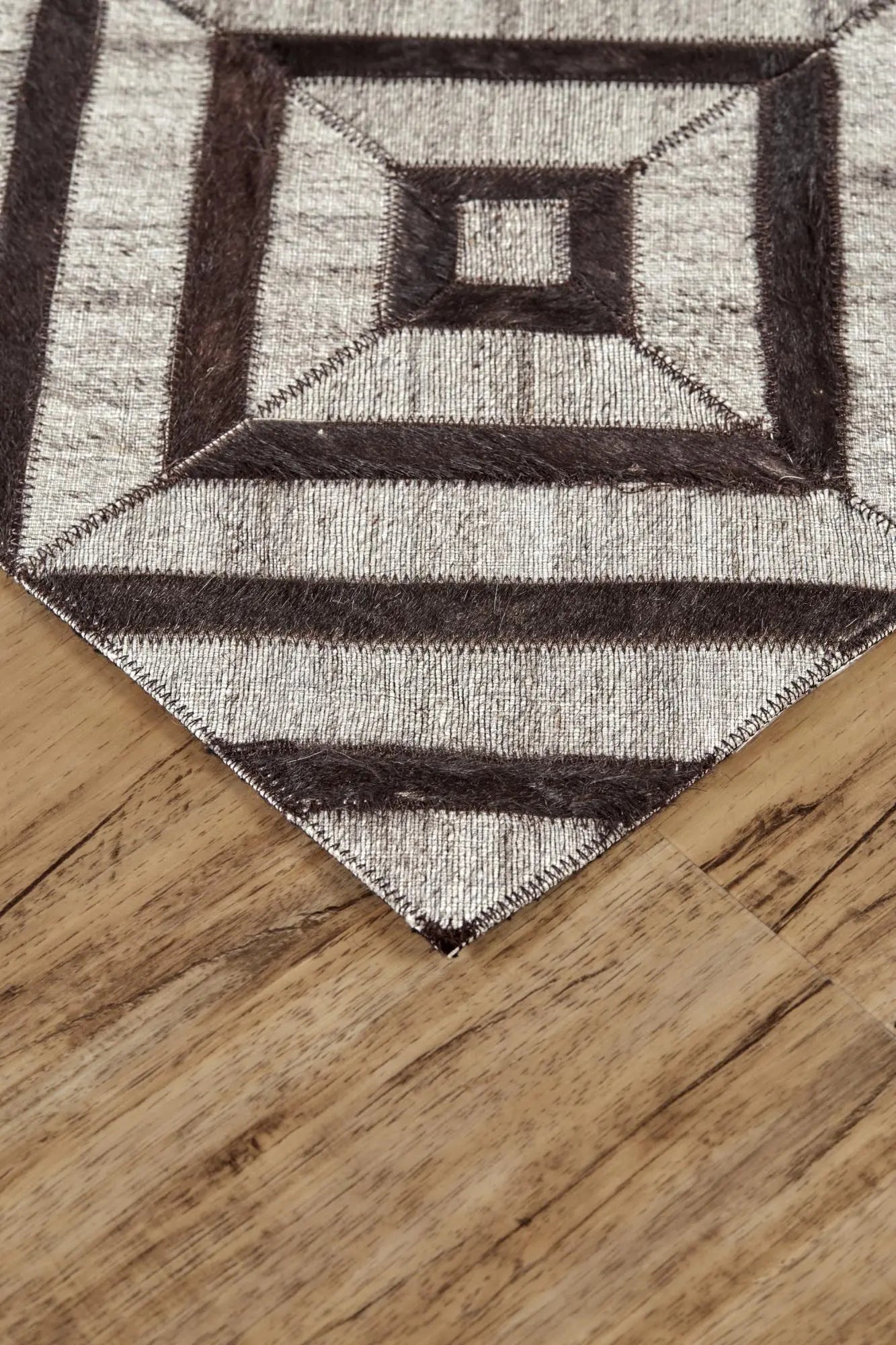 2' X 3' Gray Brown And Ivory Geometric Hand Woven Area Rug Homeroots Home Decor