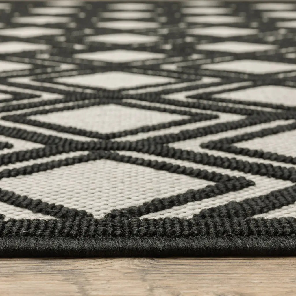 2' X 4' Beige and Black Geometric Stain Resistant Indoor Outdoor Area Rug Homeroots Outdoor