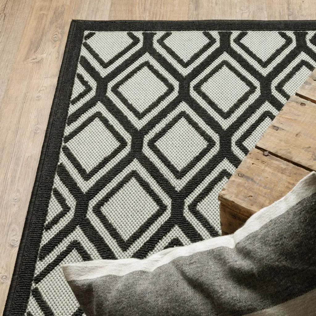 2' X 4' Beige and Black Geometric Stain Resistant Indoor Outdoor Area Rug Homeroots Outdoor
