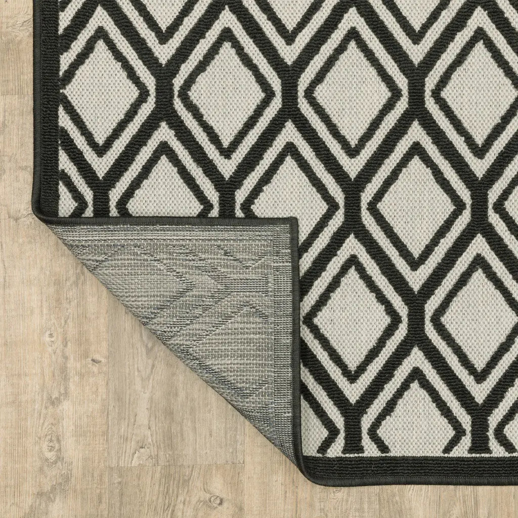2' X 4' Beige and Black Geometric Stain Resistant Indoor Outdoor Area Rug Homeroots Outdoor