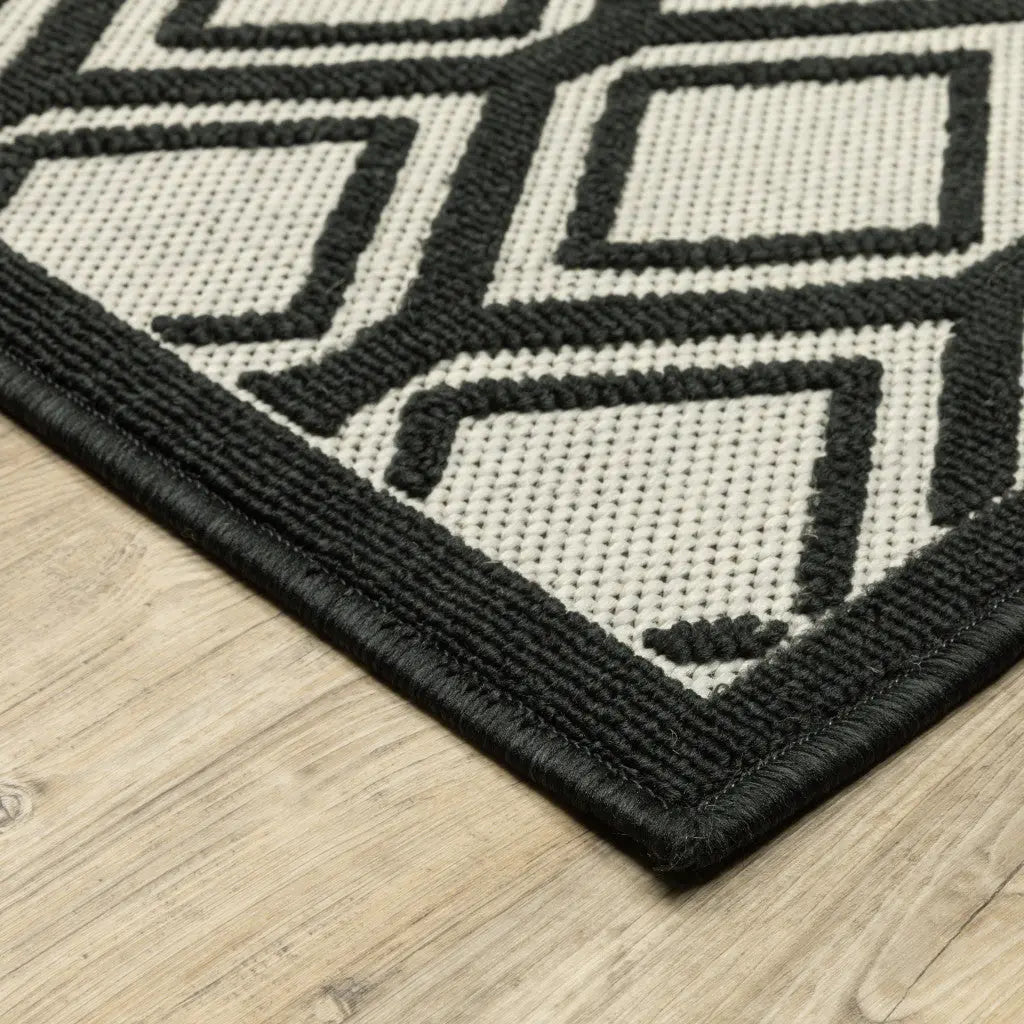 2' X 4' Beige and Black Geometric Stain Resistant Indoor Outdoor Area Rug Homeroots Outdoor
