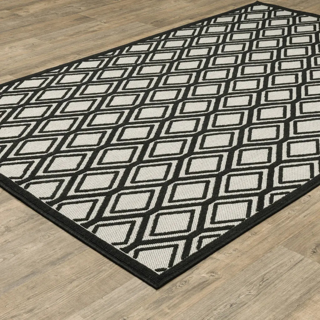 2' X 4' Beige and Black Geometric Stain Resistant Indoor Outdoor Area Rug Homeroots Outdoor
