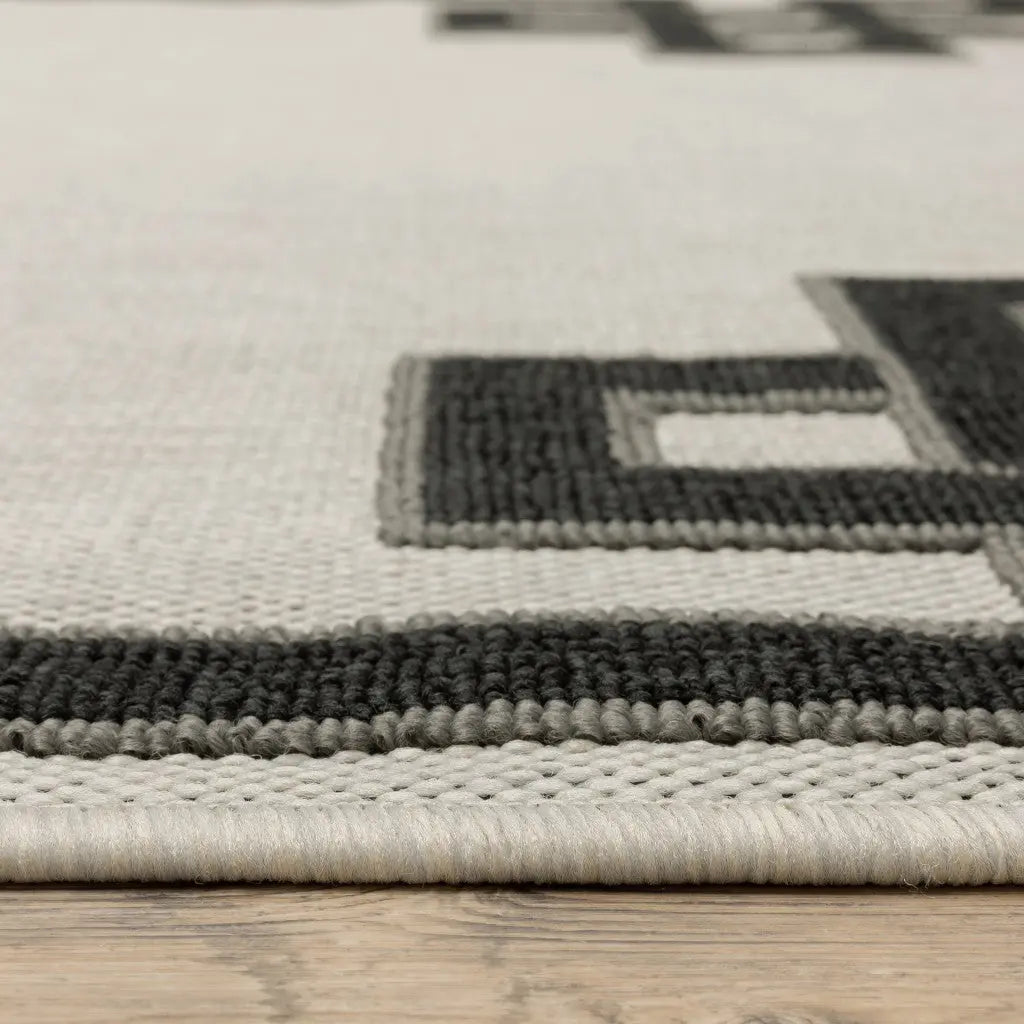 2' X 4' Beige and Black Stain Resistant Indoor Outdoor Area Rug Homeroots Outdoor