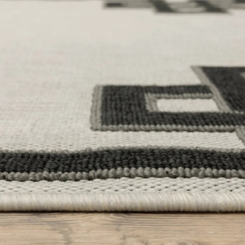 2' X 4' Beige and Black Stain Resistant Indoor Outdoor Area Rug Homeroots Outdoor