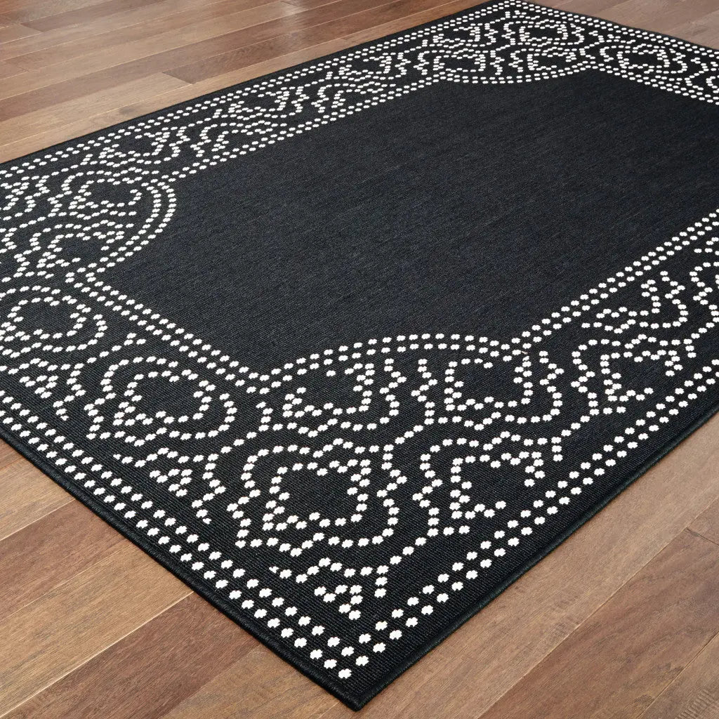 2' X 4' Black and Ivory Stain Resistant Indoor Outdoor Area Rug Homeroots Outdoor