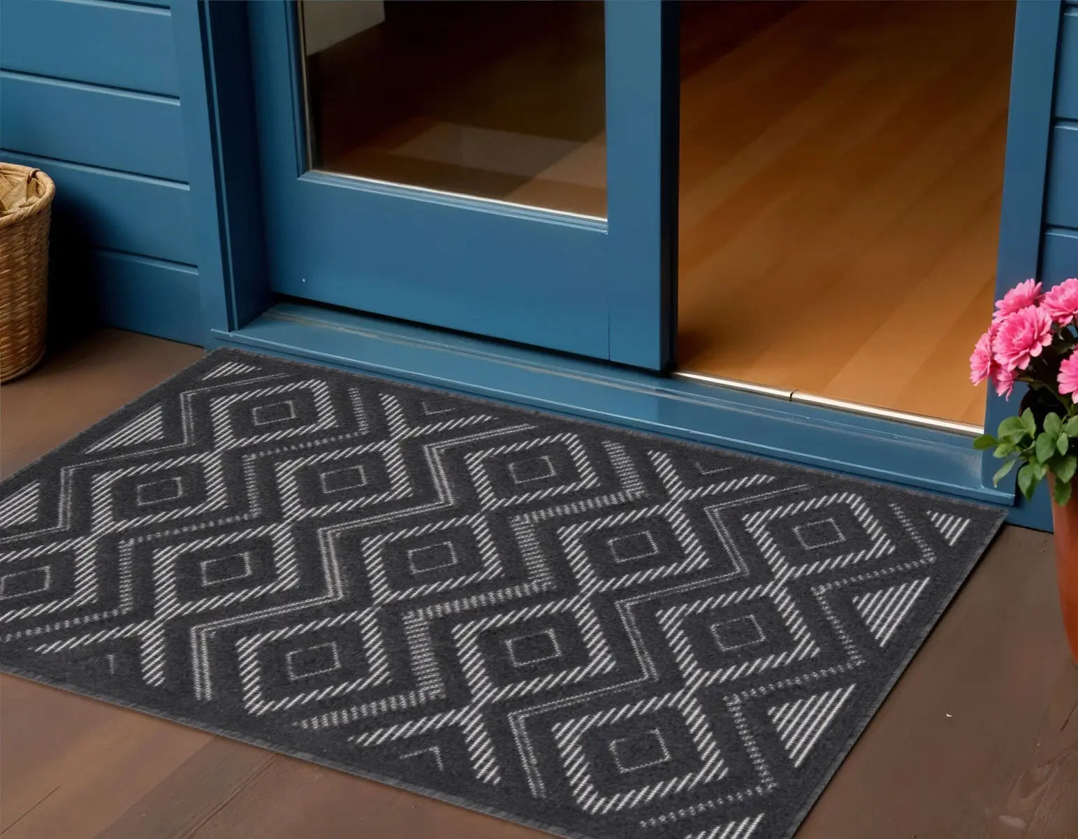 2' X 4' Charcoal And Black Geometric Indoor Outdoor Area Rug Homeroots Outdoor