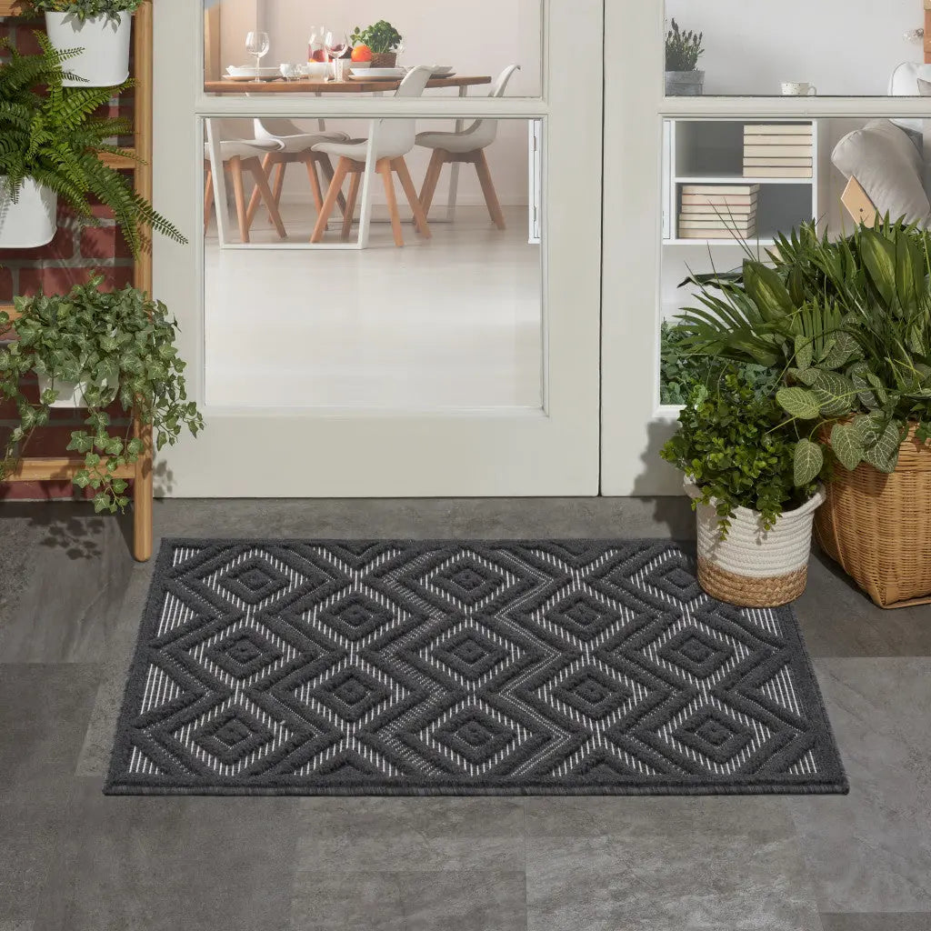 2' X 4' Charcoal And Black Geometric Indoor Outdoor Area Rug Homeroots Outdoor