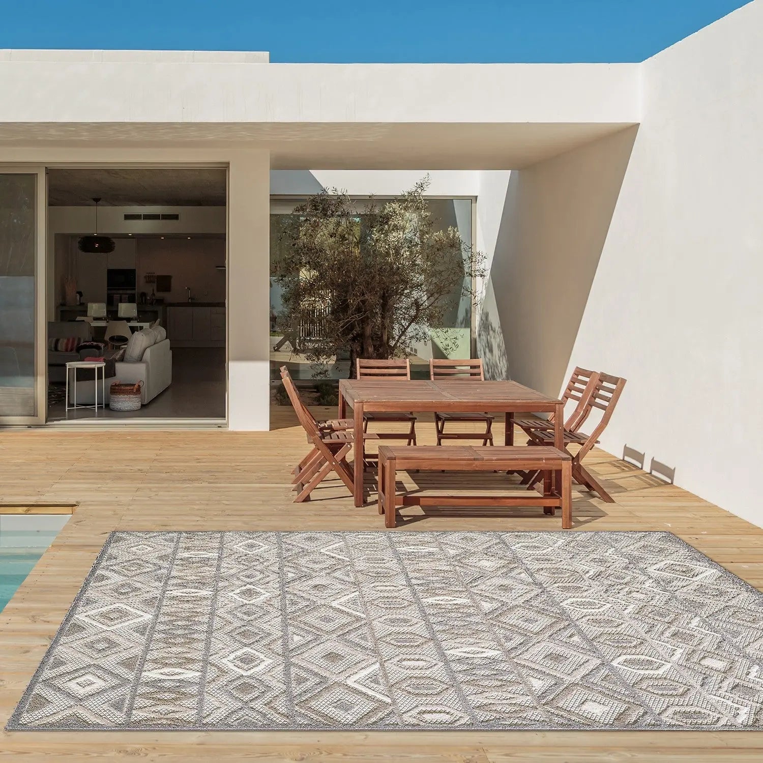2' X 4' Gray And Ivory Southwestern Stain Resistant Indoor Outdoor Area Rug Homeroots Outdoor